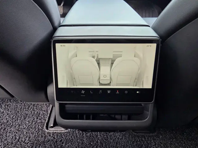 Tesla Model 3 — Фото автомобиля 13