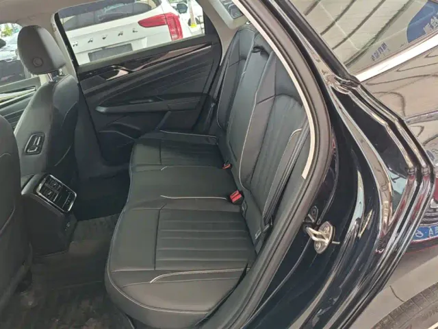 Volkswagen Passat — Фото автомобиля 16