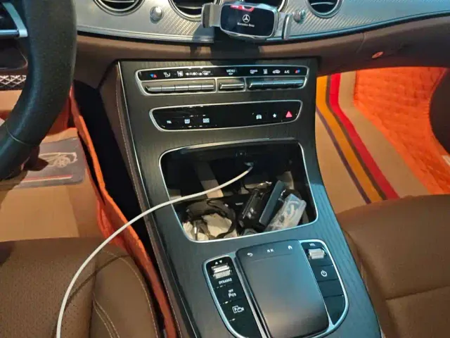 Mercedes-Benz E-Class — Фото автомобиля 16