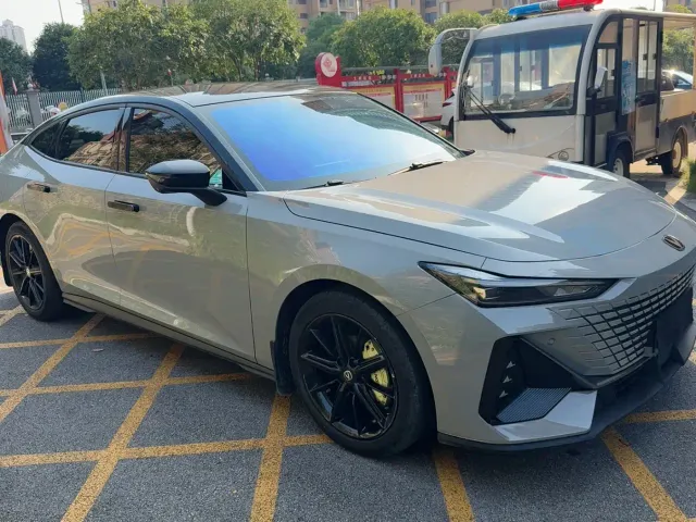 Фотография автомобиля — Changan UNI-V