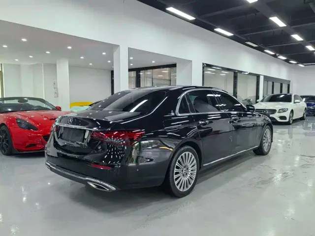 Mercedes-Benz E-Class — Фото автомобиля 5