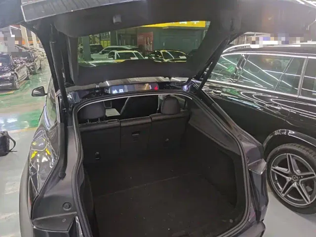 Tesla Model Y — Фото автомобиля 18