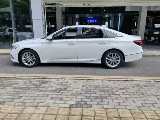 Honda Accord — Фото автомобиля 5