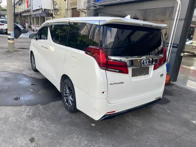 Toyota Alphard — Фото автомобиля 9