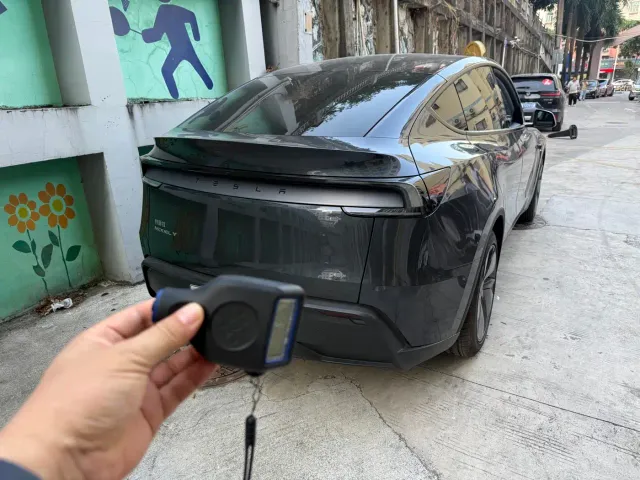 Tesla Model Y — Фото автомобиля 9