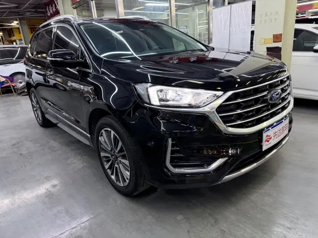Ford Edge — Фото автомобиля 3