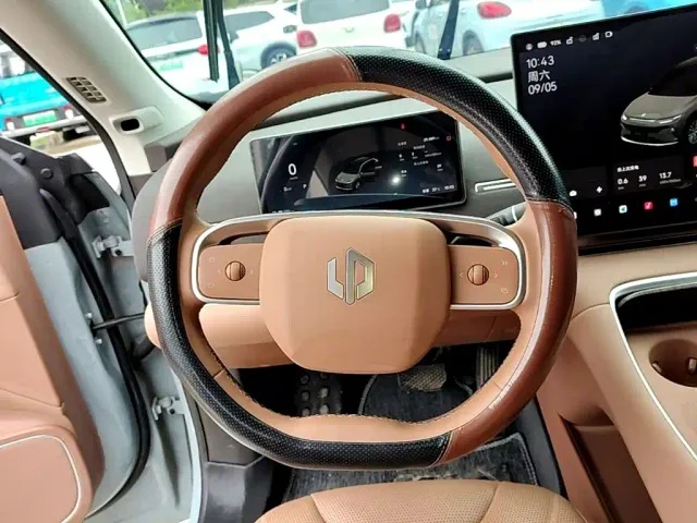 Leapmotor C11 — Фото автомобиля 10