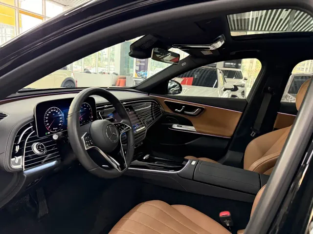 Mercedes-Benz E-Class — Фото автомобиля 8