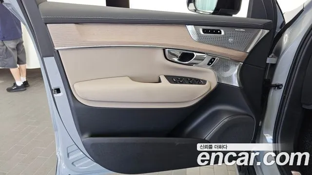 Volvo XC90 Generation 2 — Фото автомобиля 24