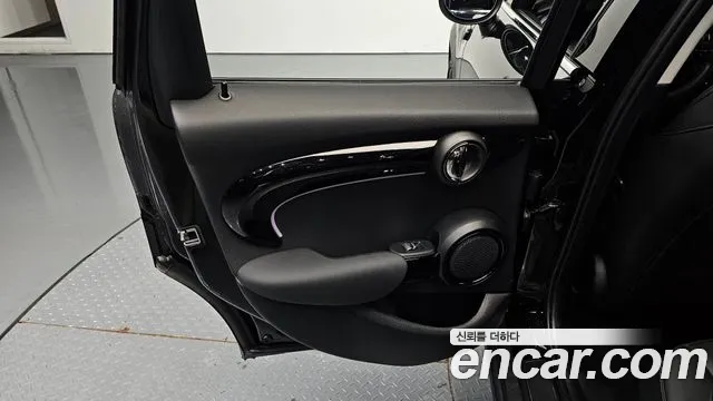 Mini Cooper Cooper 5 дверей Classic — Фото автомобиля 24