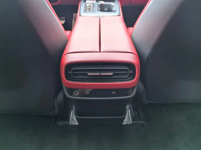 Xiaomi SU7 — Фото автомобиля 11