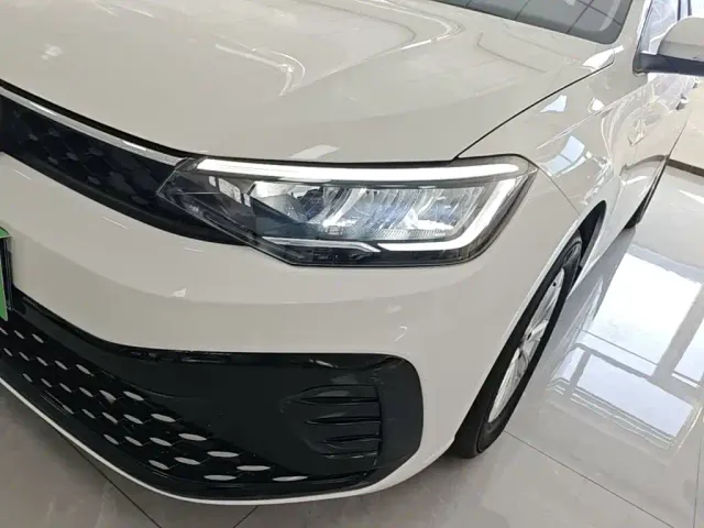 Volkswagen Lavida — Фото автомобиля 23