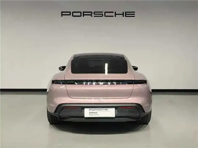 Porsche Taycan — Фото автомобиля 7