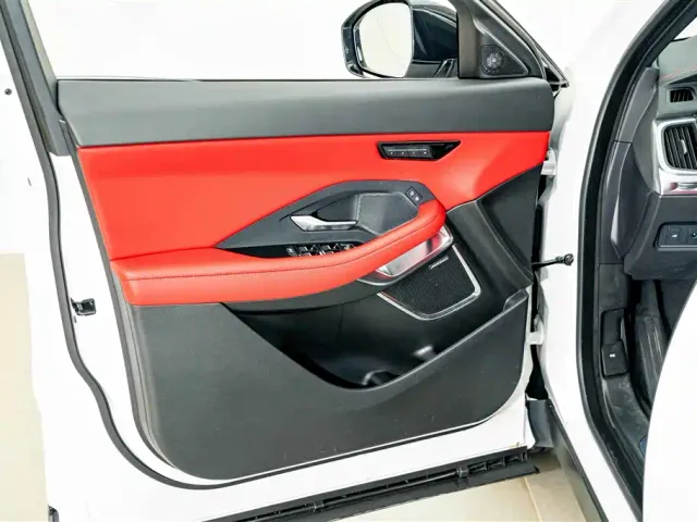 Jaguar E-PACE — Фото автомобиля 16