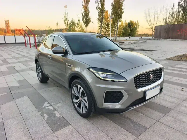 Jaguar E-PACE — Фото автомобиля 3