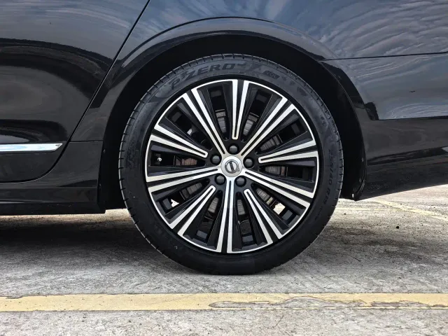 Volvo S90 — Фото автомобиля 17
