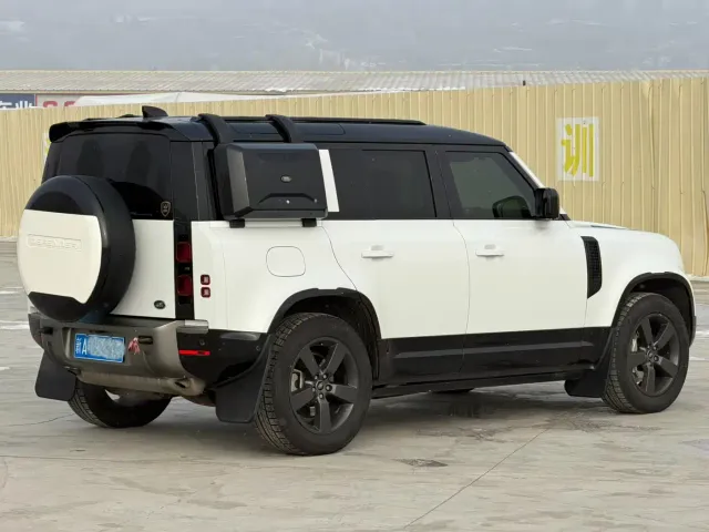Land Rover Defender — Фото автомобиля 6