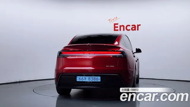 Tesla Model Y — Фото автомобиля 4