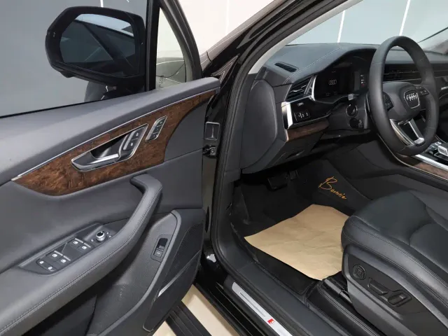 Audi Q7 — Фото автомобиля 23