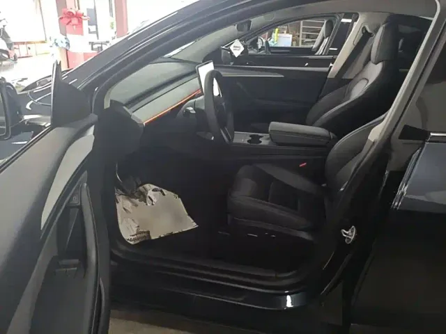 Tesla Model Y — Фото автомобиля 14