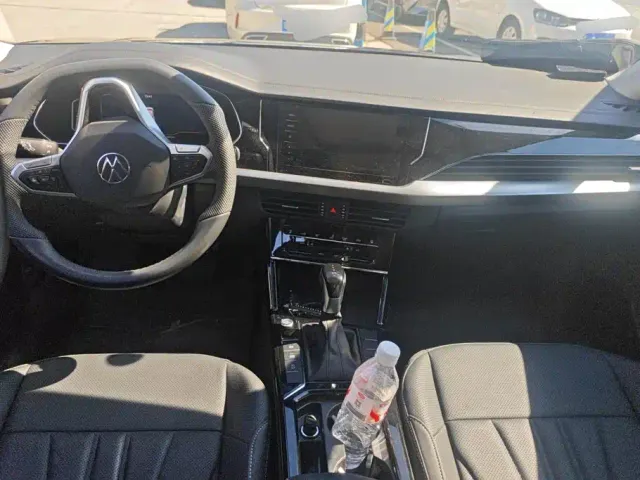 Volkswagen Passat — Фото автомобиля 12