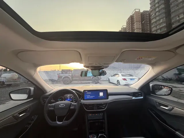 Ford Escape — Фото автомобиля 9