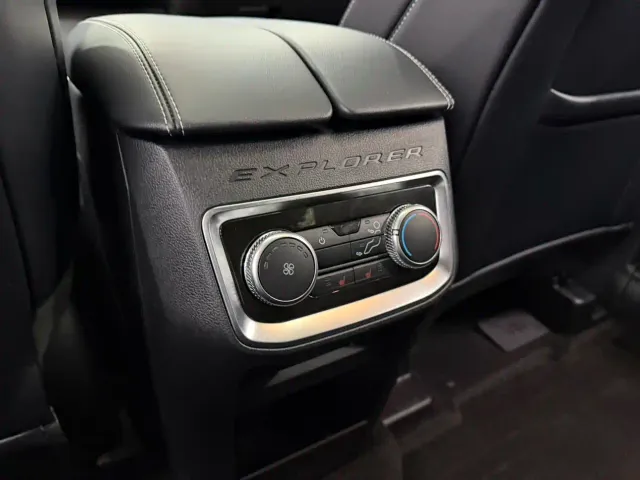 Ford Explorer — Фото автомобиля 11