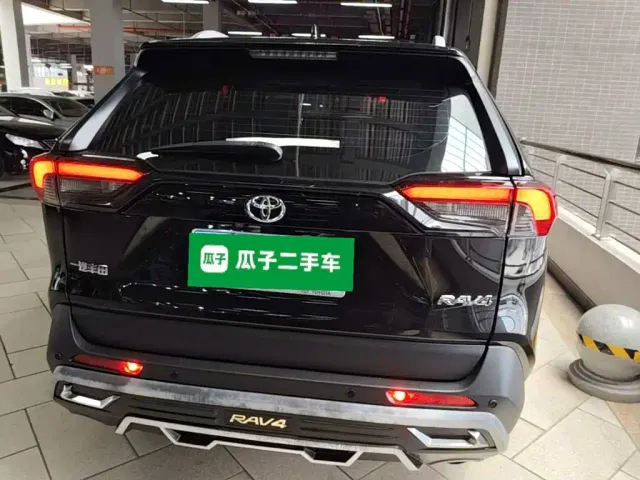 Toyota RAV4 — Фото автомобиля 5