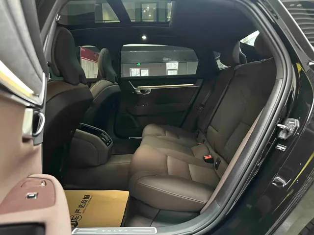 Volvo S90 — Фото автомобиля 12