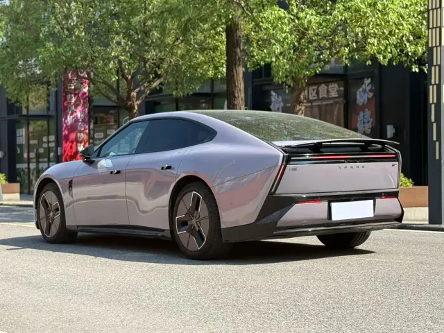 Xpeng P7 — Фото автомобиля 9