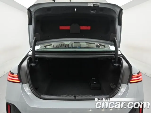 BMW 5 Series G60 — Фото автомобиля 19