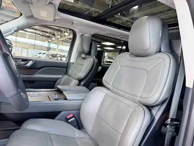 Lincoln Navigator — Фото автомобиля 6
