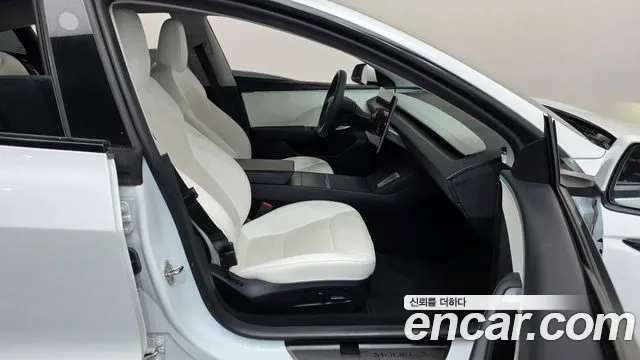 Tesla Model 3 — Фото автомобиля 11