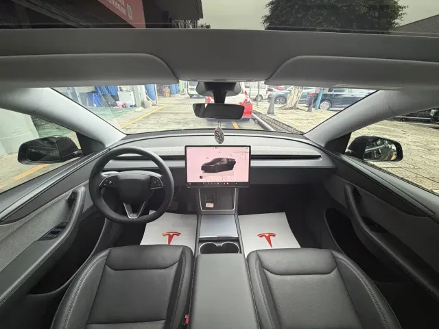 Tesla Model Y — Фото автомобиля 7