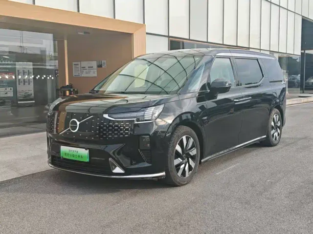 Фотография автомобиля — Volvo EM90