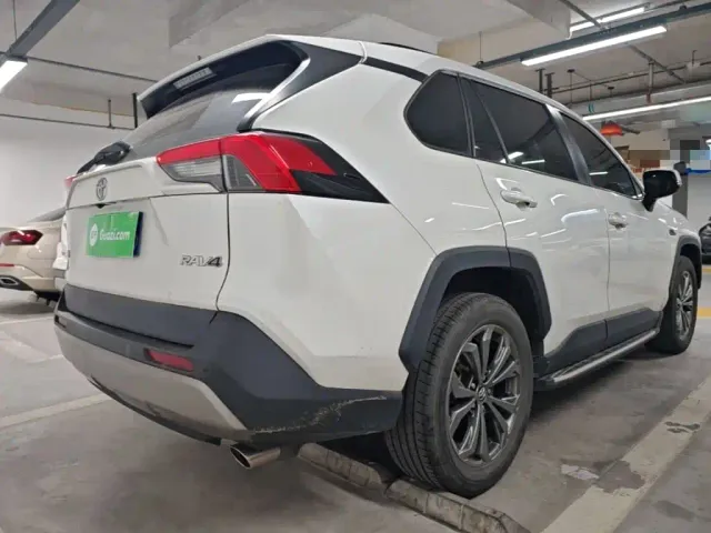 Toyota RAV4 — Фото автомобиля 6