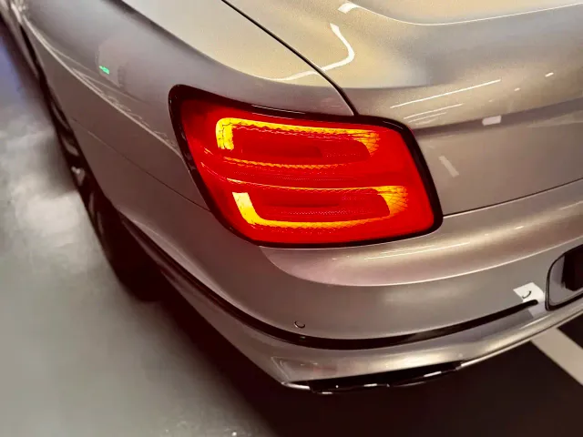 Bentley Flying Spur — Фото автомобиля 11