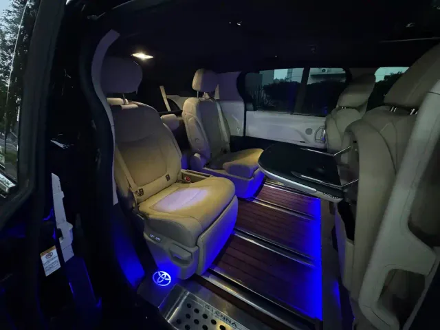 Toyota Sienna — Фото автомобиля 9