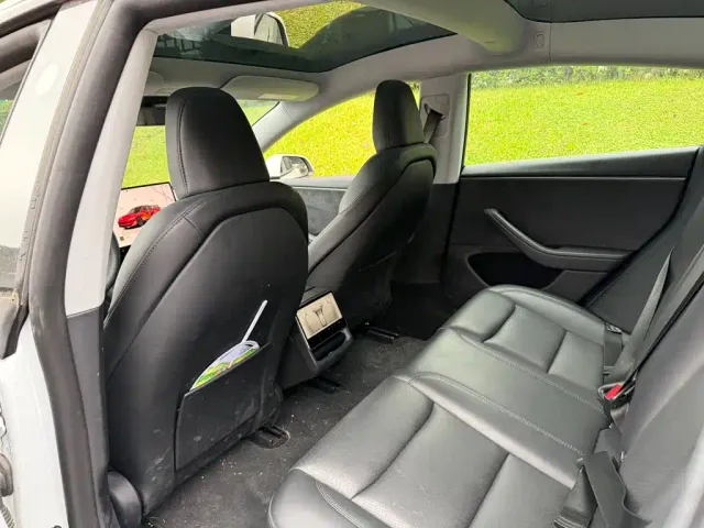 Tesla Model 3 — Фото автомобиля 10