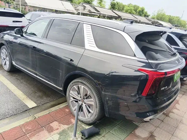 Hongqi E-HS9 — Фото автомобиля 4