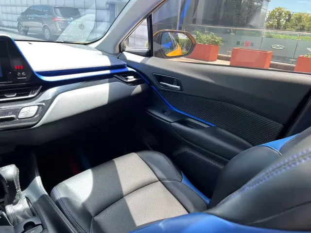 Toyota C-HR — Фото автомобиля 13