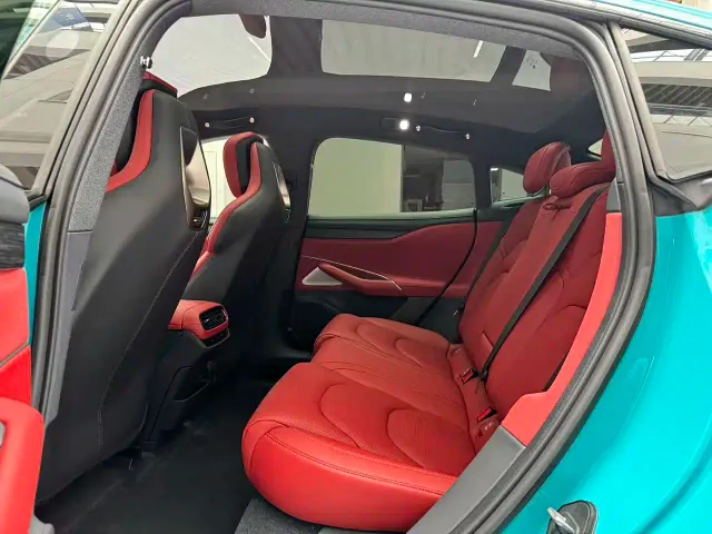 Xiaomi SU7 — Фото автомобиля 13
