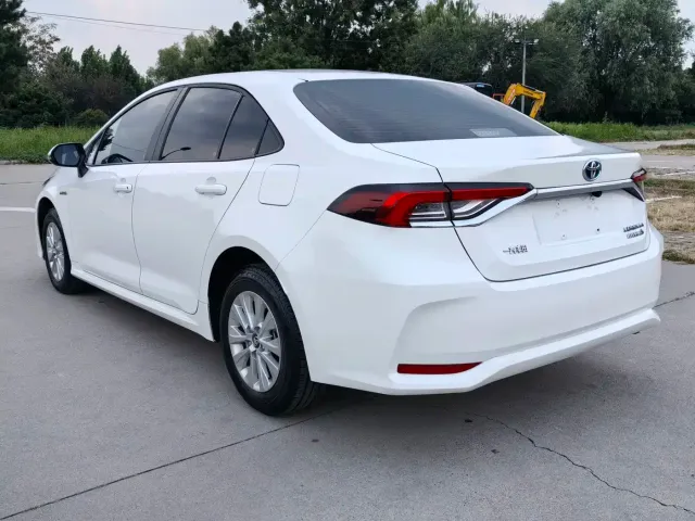 Toyota Corolla 2022 Hybrid 1.8L E-CVT Pioneer Edition — Фото автомобиля 9
