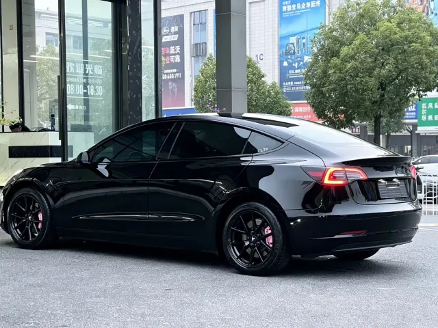 Tesla Model 3 — Фото автомобиля 7