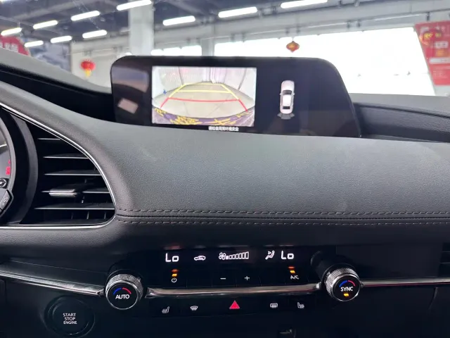 Mazda Axela — Фото автомобиля 7
