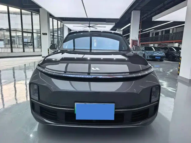 Li Auto L8 — Фото автомобиля 2