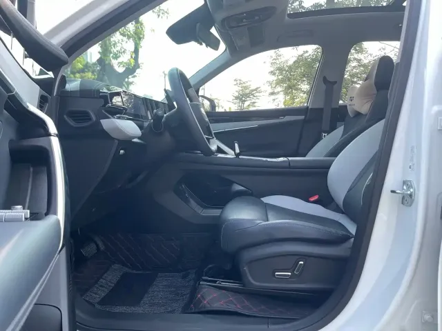 Geely Boyue L — Фото автомобиля 6