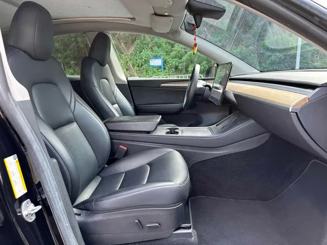 Tesla Model Y — Фото автомобиля 6
