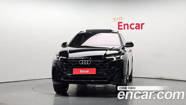 Audi Q8 55 TFSI quattro Premium — Фото автомобиля 3
