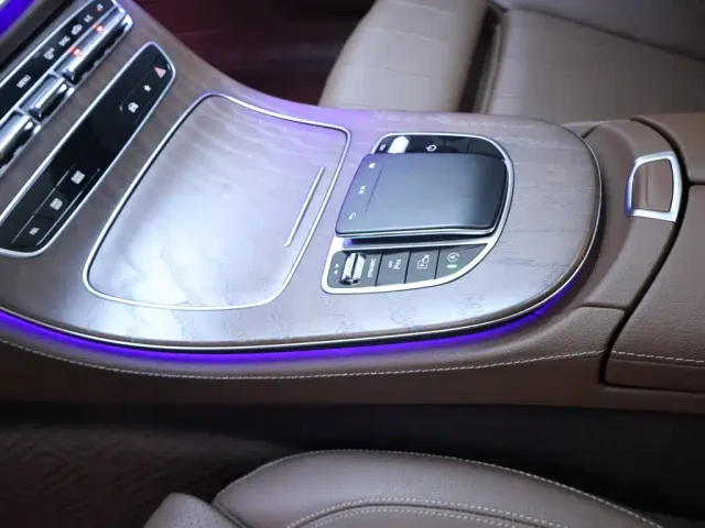 Mercedes-Benz E-Class — Фото автомобиля 12